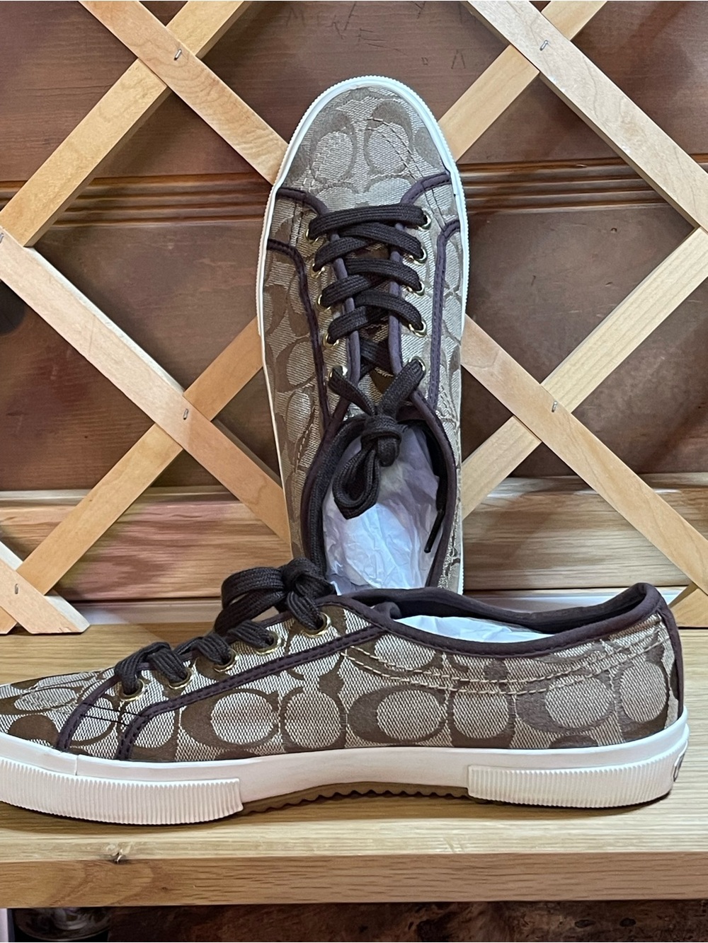 Authentic Coach New York A3851 “ Kalyn “ Sz 9B /Classic Canvas low- top Sneaker - Picture 4 of 16